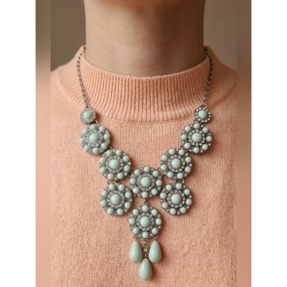 Necklace Light Geen Bib Style